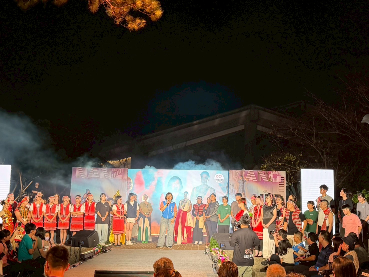 2025/11/01新夏泰客服裝秀謝幕合影