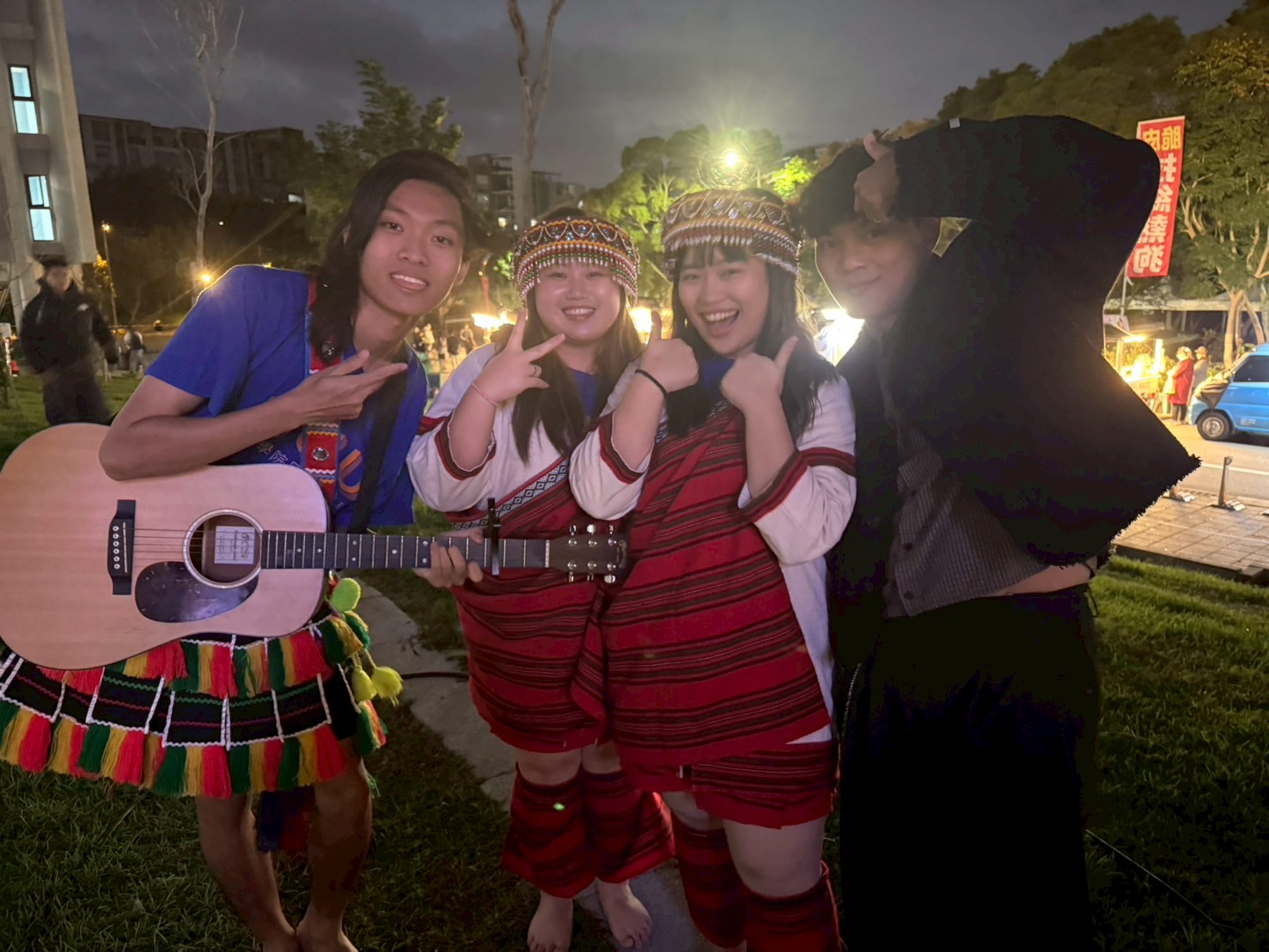 2025/11/21校慶歌唱演出與少康合影