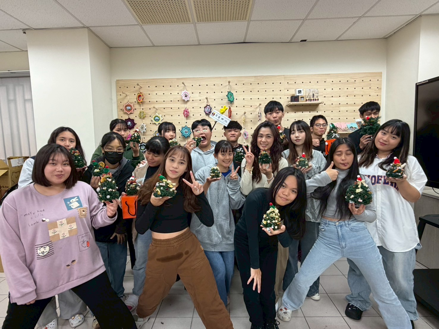 2025/12/24期末座談輔導 × 聖誕瘋年祭活動